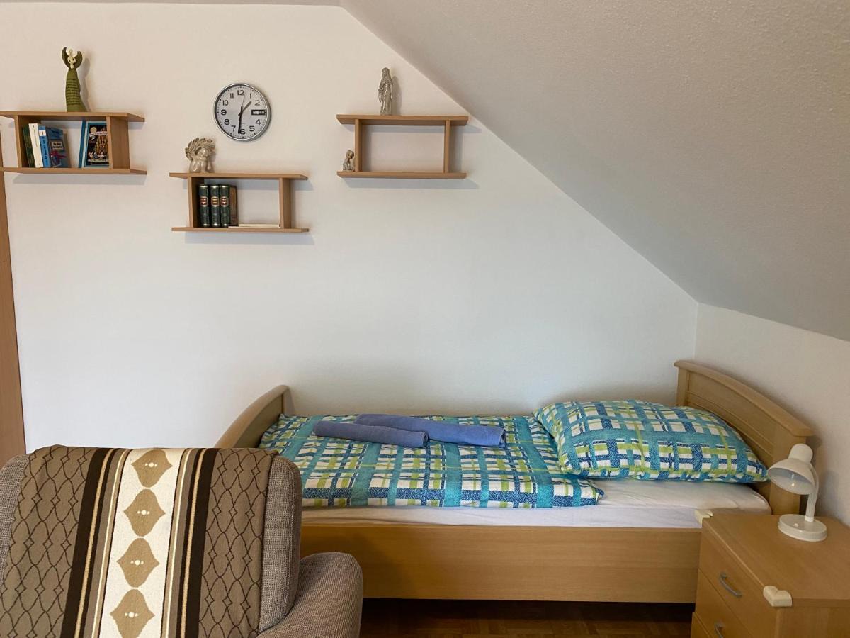 Apartment Mit Blick Auf Herkules Mit Parkplatz Касел Екстериор снимка